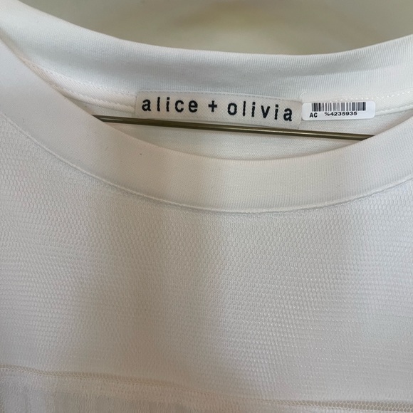 Tiers of tulle are layered atop a perfectly-cut T-shirt with added lace accents. - Picture 3 of 10